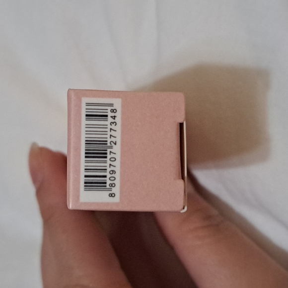 innisfree Airy Matte Lipstick - Picture 5 of 5